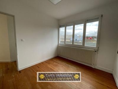 Bureau - 77 m² - 6 pièces