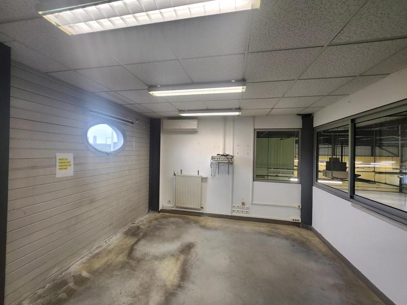 Entrepôt - 616 m²