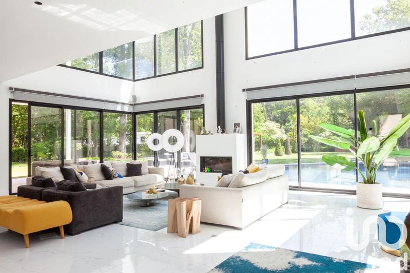 Maison de maîtres - 695 m² - 16 pièces