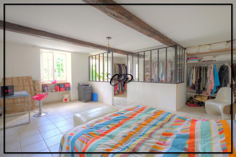 Maison - 234 m² - 7 pièces