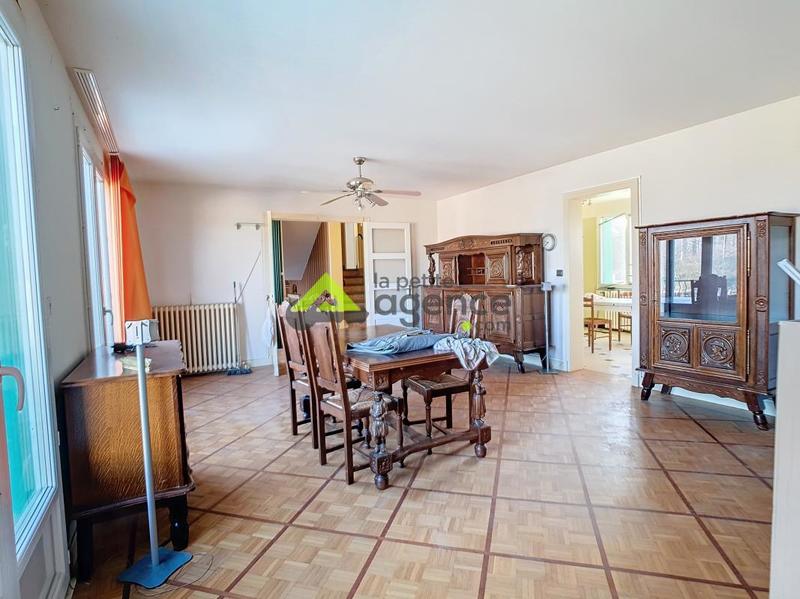 Maison - 231 m² - 8 pièces