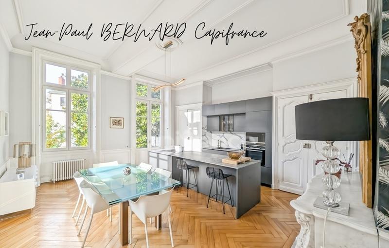 Appartement bourgeois - 161 m² - 5 pièces