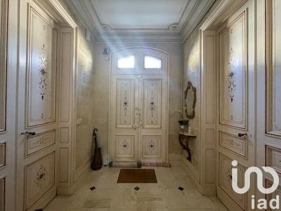 Maison - 288 m² - 9 pièces