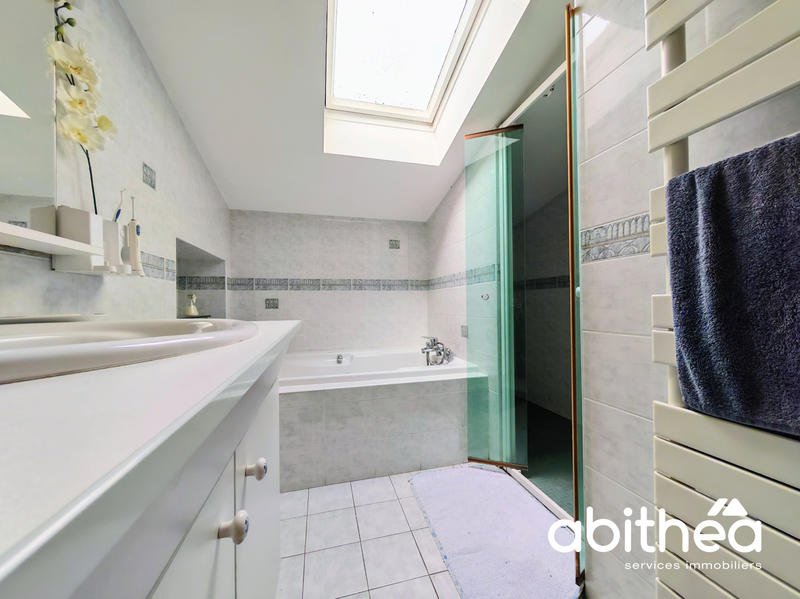 Maison - 380 m² - 12 pièces