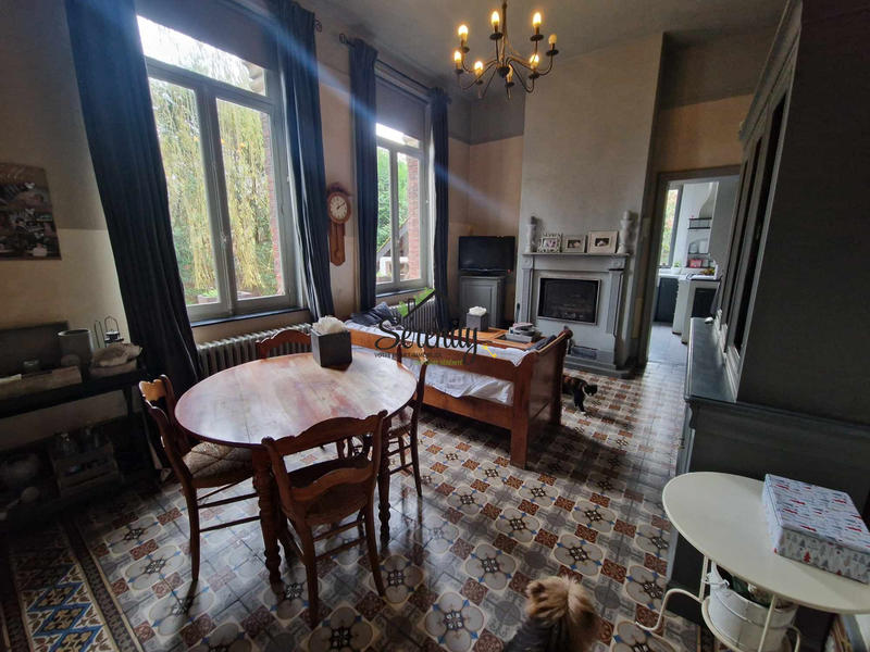 Maison - 180 m² - 8 pièces