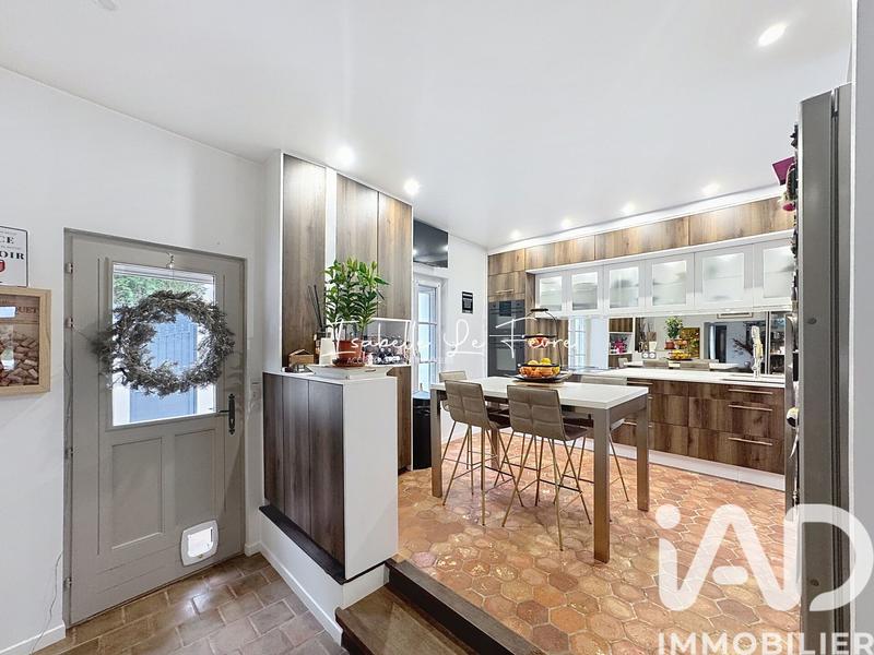 Maison - 202 m² - 9 pièces