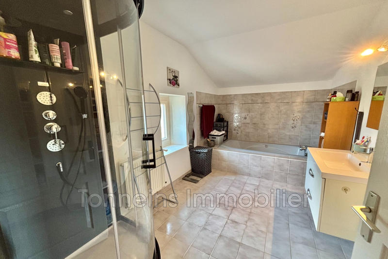 Maison - 240 m² - 8 pièces