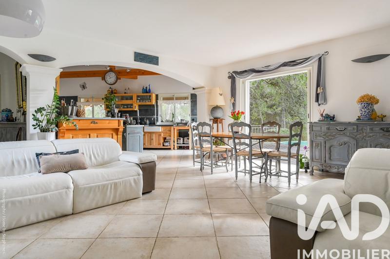 Maison - 210 m² - 7 pièces