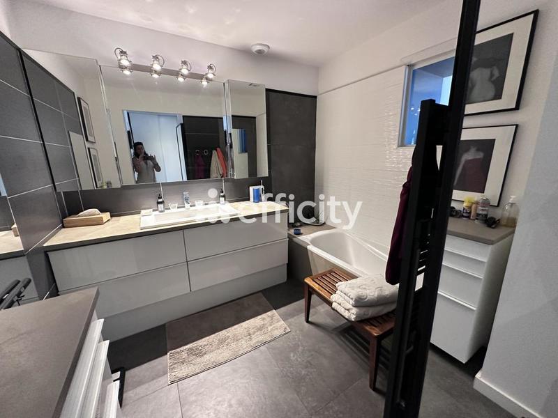 Maison - 290 m² - 11 pièces