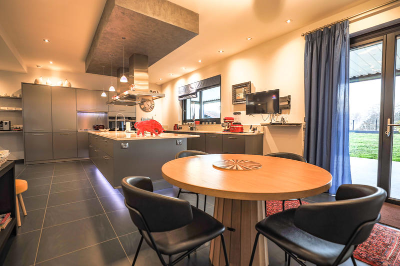 Maison - 680 m² - 19 pièces