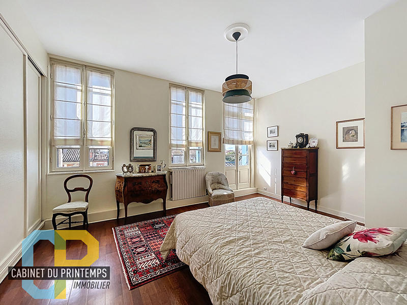 Maison - 199 m² - 8 pièces