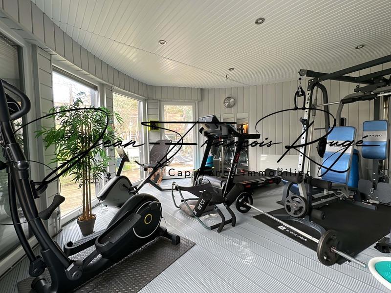 Maison - 320 m² - 10 pièces