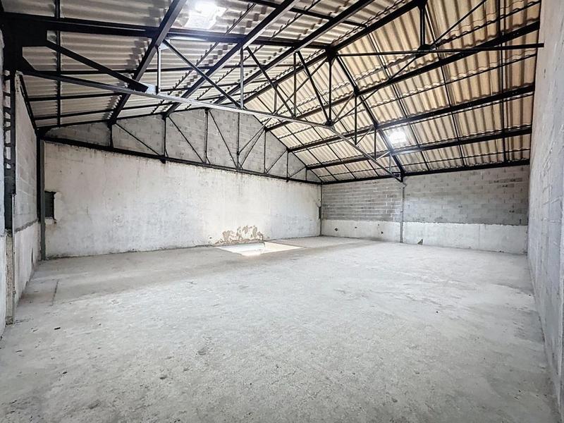 Entrepôt - 230 m²