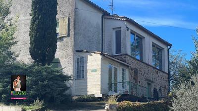 Maison - 141 m² - 6 pièces