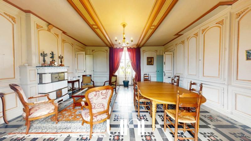 Maison - 330 m² - 10 pièces