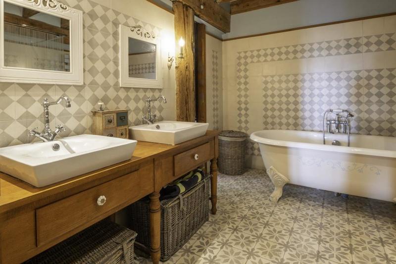 Propriété - 356 m² - 8 pièces