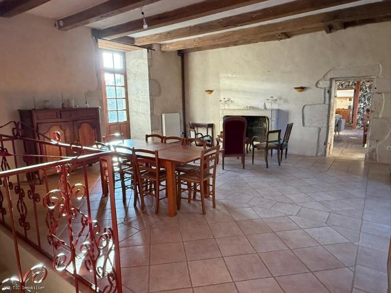 Maison - 258 m² - 9 pièces