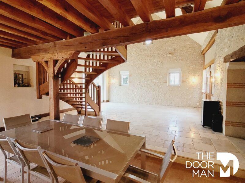 Propriété - 367 m² - 9 pièces