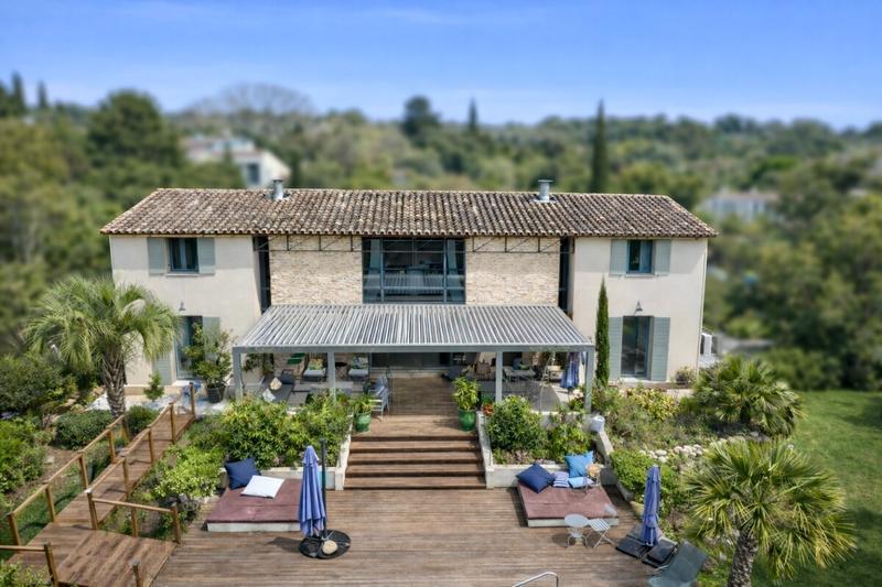 Maison - 240 m² - 5 pièces