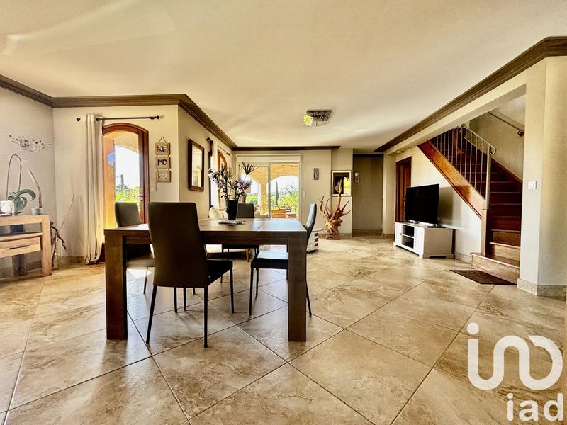 Maison - 212 m² - 8 pièces