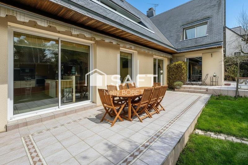 Maison - 241 m² - 8 pièces