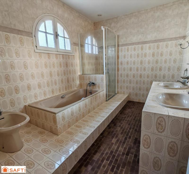 Maison - 140 m² - 6 pièces