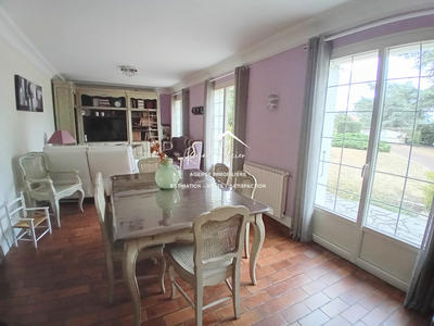 Maison traditionnelle - 296 m² - 12 pièces
