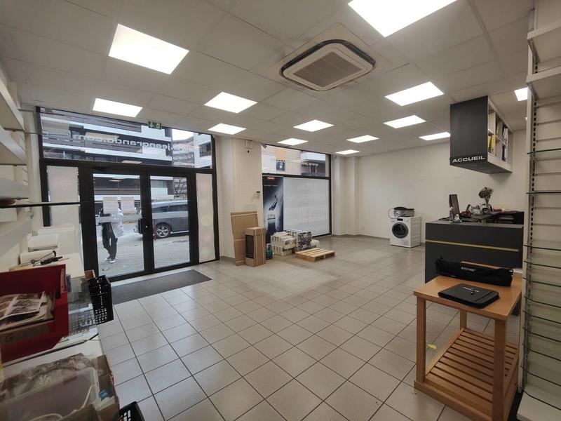 Local commercial - 633 m² - 3 pièces