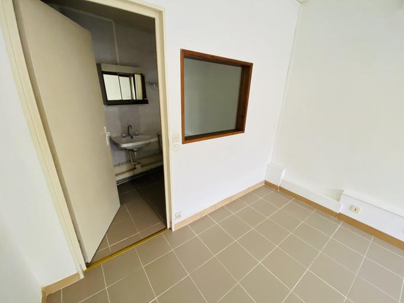 Local commercial - 80 m² - 4 pièces