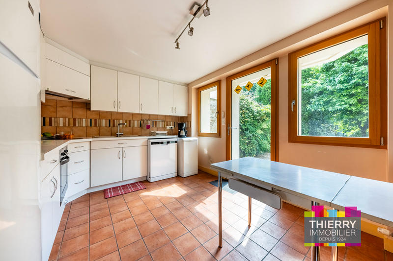 Maison - 238 m² - 8 pièces