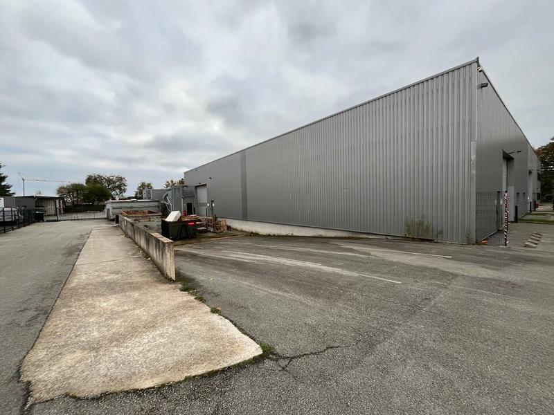 Local d'activité / Entrepôt - 1 800 m²