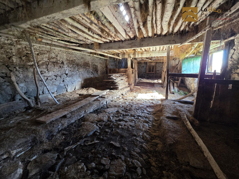 Maison ancienne - 200 m² - 2 pièces