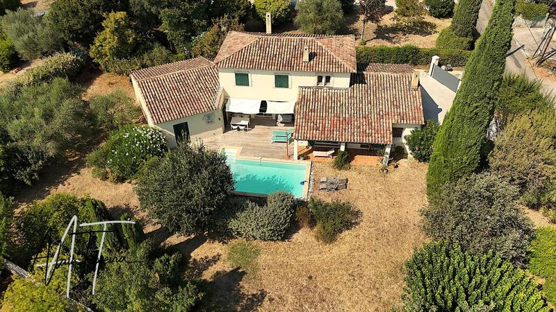 Maison - 220 m² - 8 pièces