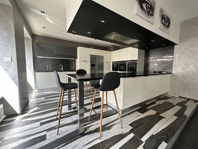 Appartement - 153 m² - 5 pièces