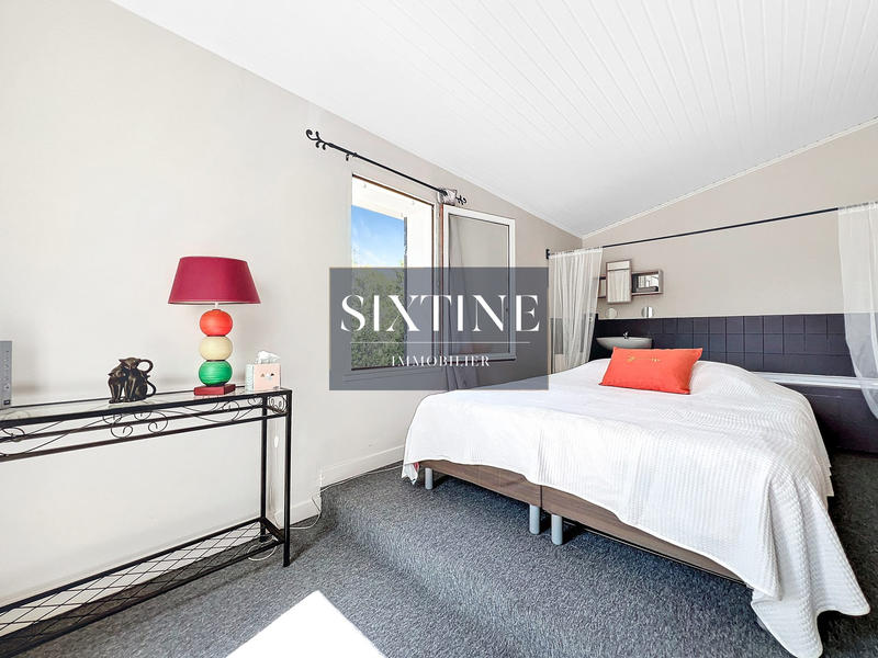 Maison - 197 m² - 9 pièces