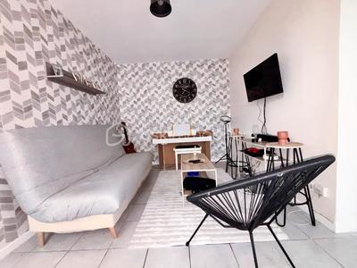 Immeuble - 111 m² - 8 pièces