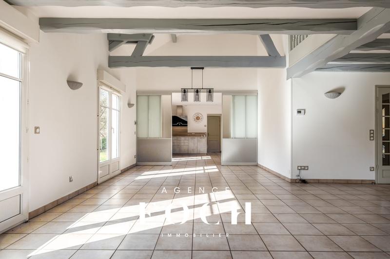 Maison - 259 m² - 7 pièces