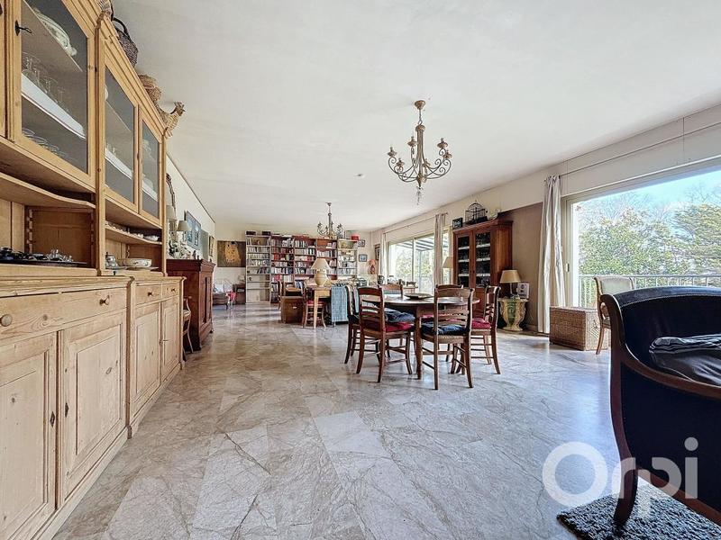 Maison - 450 m² - 8 pièces