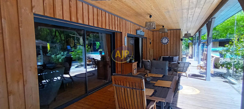 Villa - 200 m² - 7 pièces