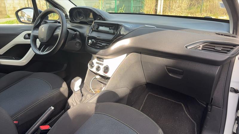 Peugeot 208 1.2 PureTech 68 Like - 5 places