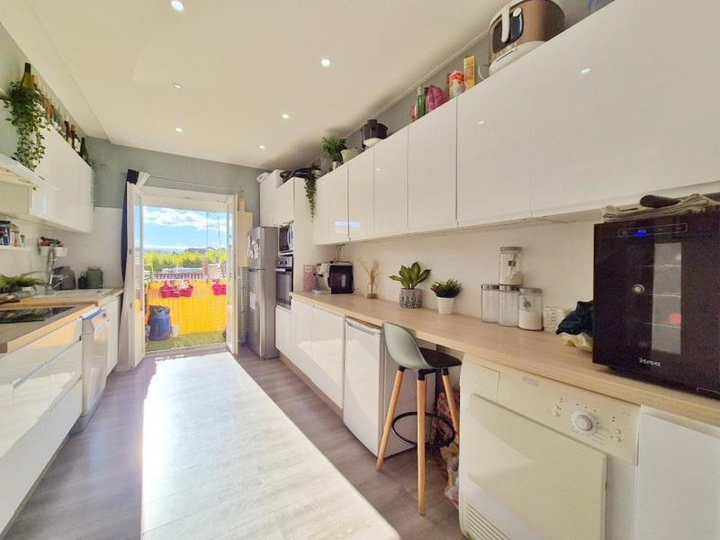 Appartement - 90 m² - 4 pièces