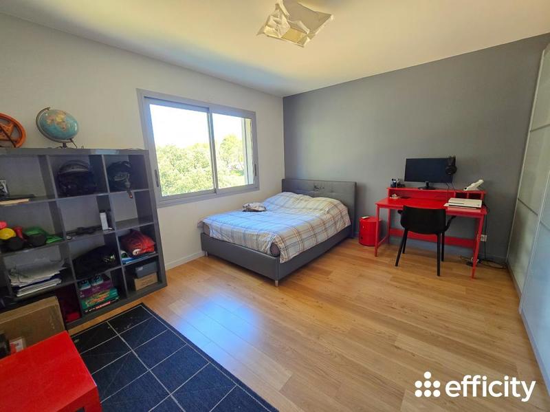 Maison - 232 m² - 7 pièces