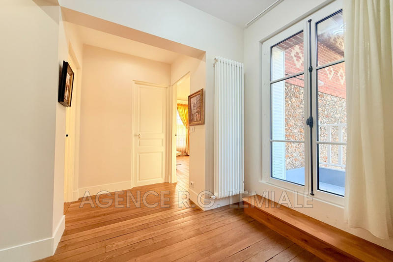 Maison - 210 m² - 8 pièces