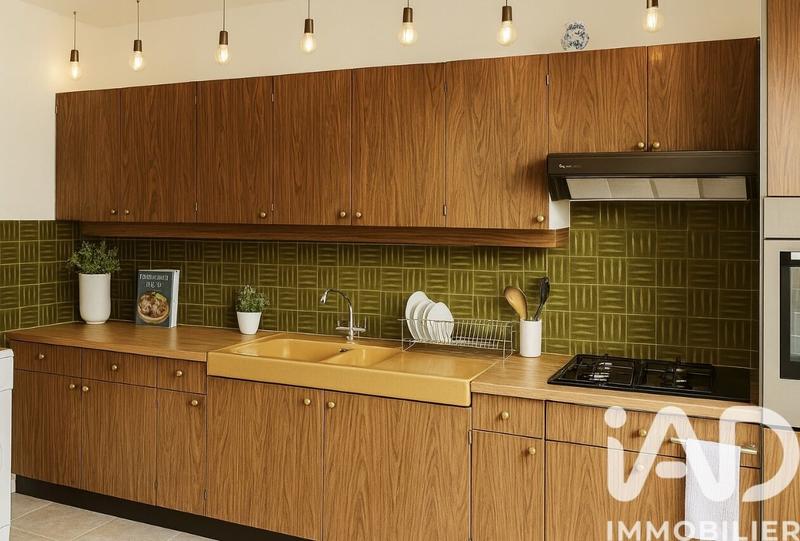 Maison - 241 m² - 8 pièces