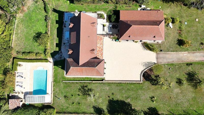 Maison - 397 m² - 14 pièces