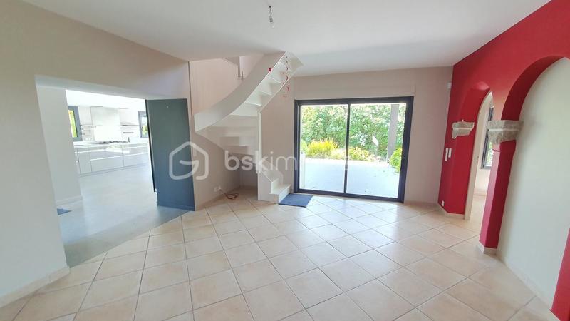 Maison - 210 m² - 10 pièces