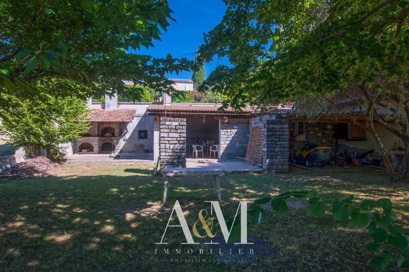 Propriété - 303 m² - 12 pièces