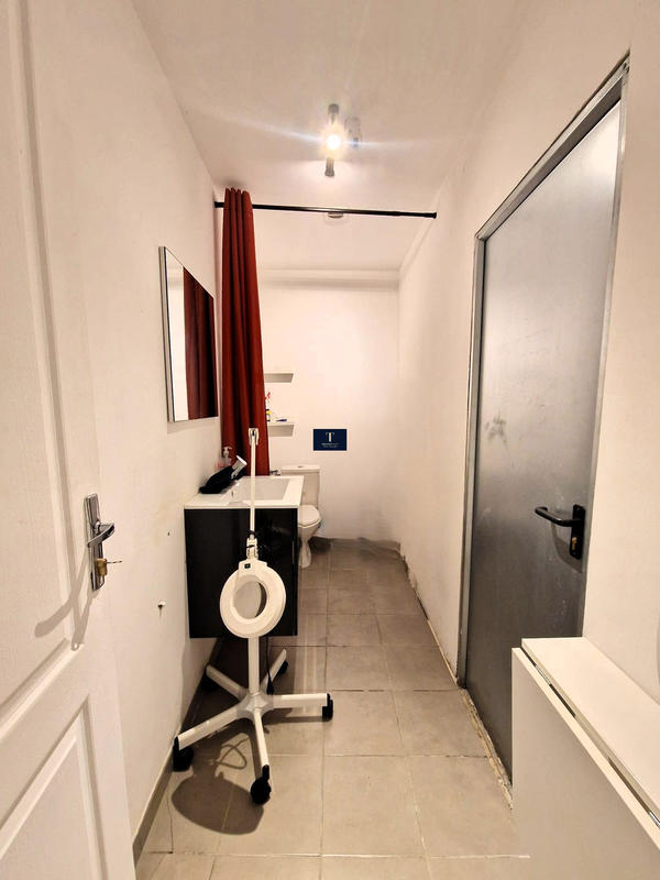 Local commercial - 13 m² - 1 pièce