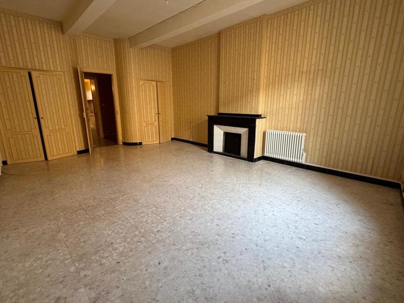 Maison - 376 m² - 2 pièces