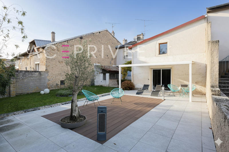 Maison - 296 m² - 7 pièces